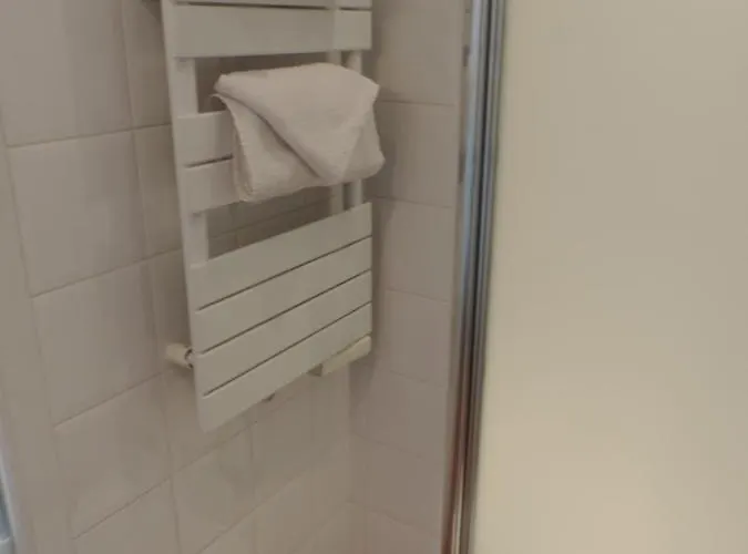 Single Avec Breakfast * カンヌ